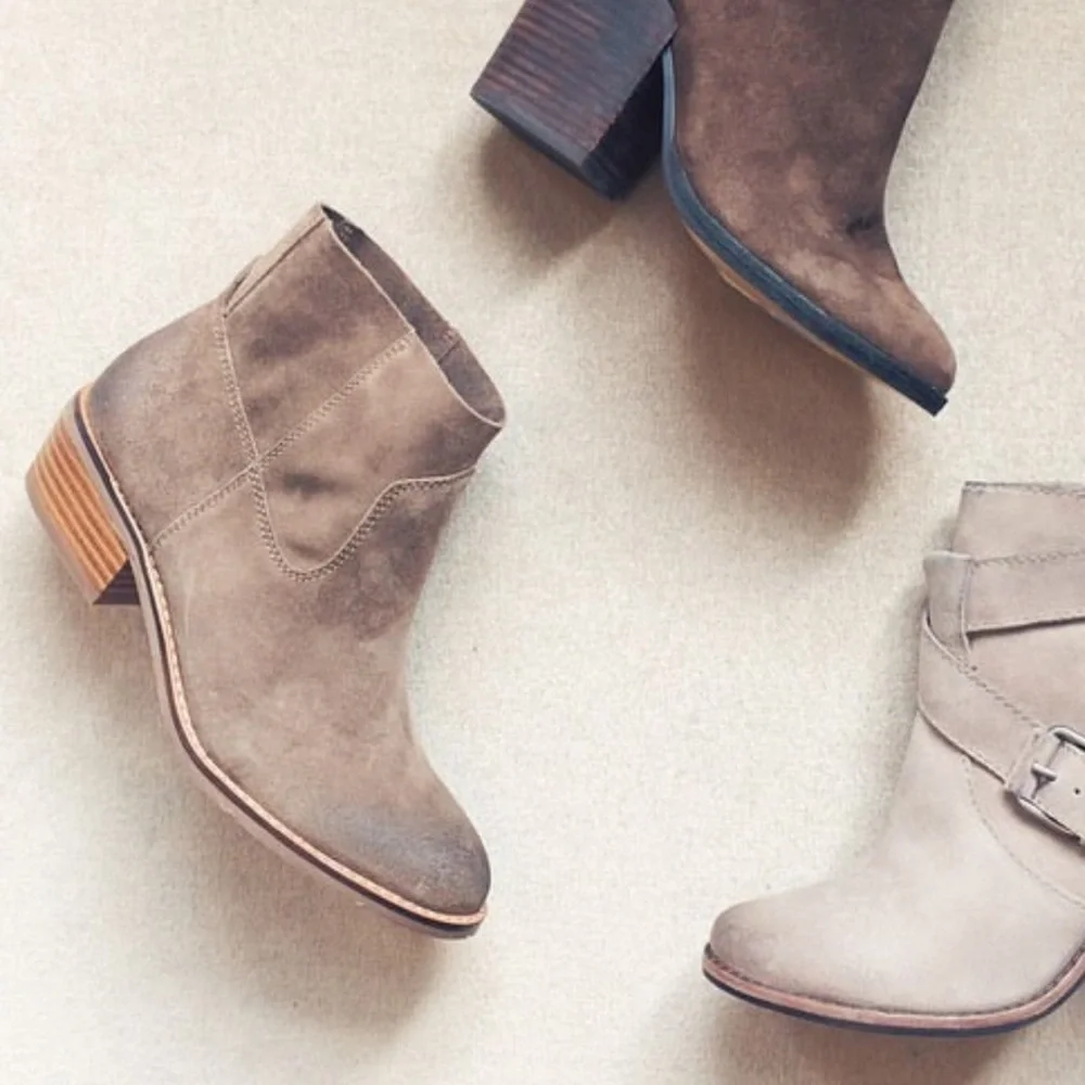 DV by Dolce Vita‎ suede pull on stacked wood heel ankle booties size 8 1/2